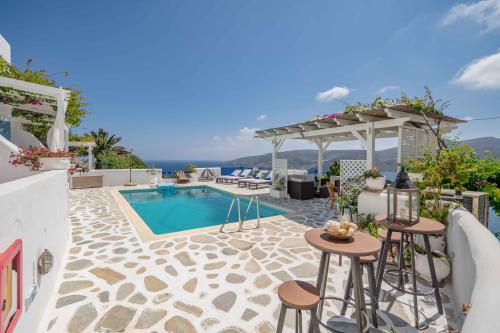 LOUNGE-POOL-MORNING-02