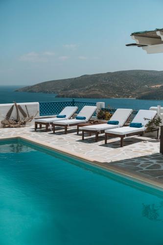 LOUNGE-POOL-MORNING-03