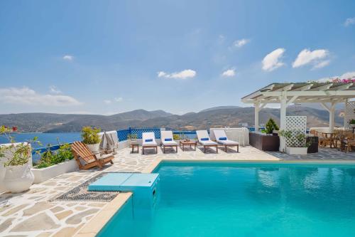 LOUNGE-POOL-MORNING-12